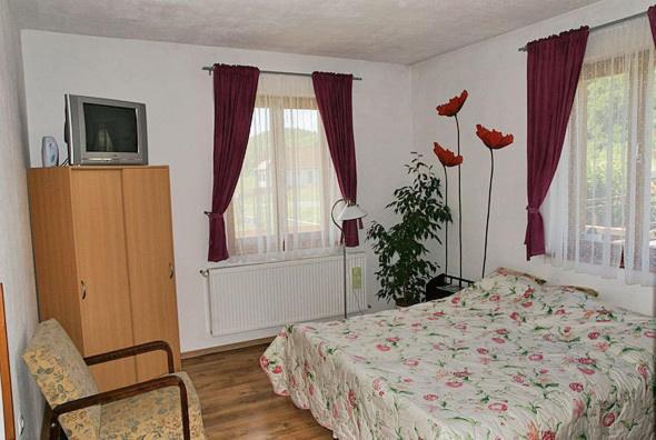 Kalaris Vendeghaz Apartment Holloko Room photo