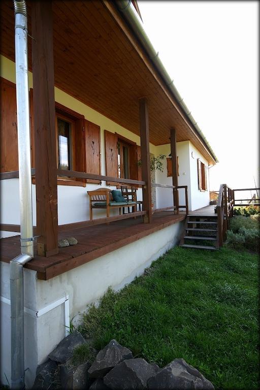 Kalaris Vendeghaz Apartment Holloko Exterior photo